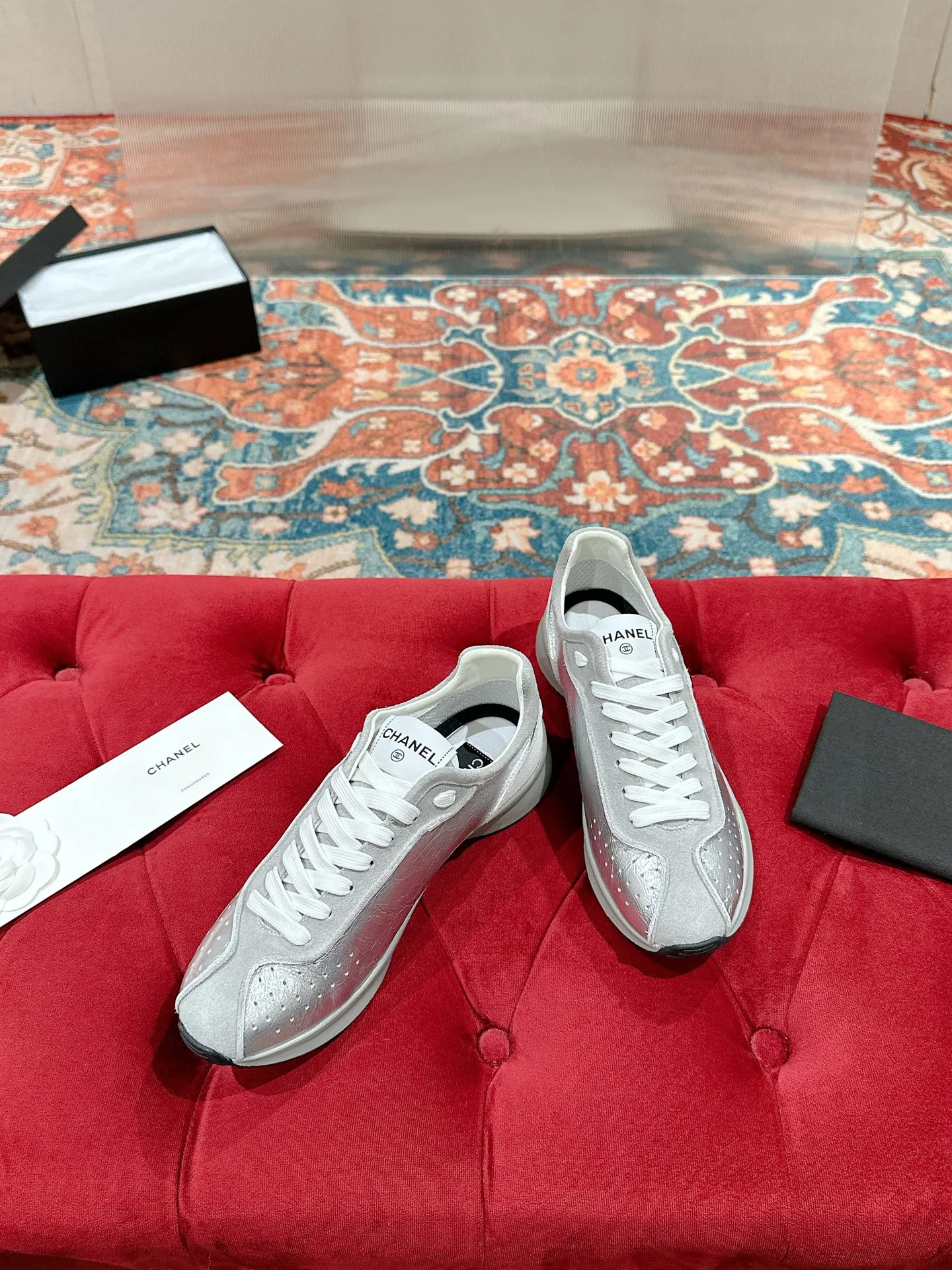👟👟Ex-factory price 600👟👟 CHANEL Chanel classic sneakers, super internet celebrity series! There are so many Internet celebrities on their feet, and the counter is super popular〰️〰️ The world of Chanel has always been a dream for girls, the simple partition design is a super interpretation of multiple texture effects, the most eye-catching LOGO double C is also my favorite, no matter how you match it on your feet, the effect is completely amazing✔✔✔I must recommend you to buy this one⚡️⚡️Bangladesh environmentally friendly leather upper, original private model TPU outsole The color details are all compared 🆚 at the counter! Perfect presentation with zero color difference ❥ ❥ Every detail is beyond the genuine level! There is no pressure in and out of the counter☑️Number of yards: 35-40